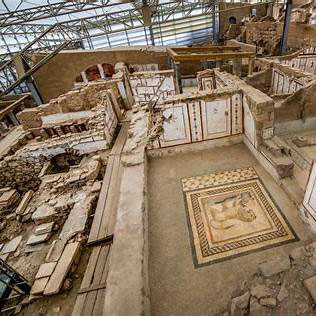 خانههای تراسدار و جادهٔ کورِتِس خانههای تراسدار و جادهٔ کورِتِس